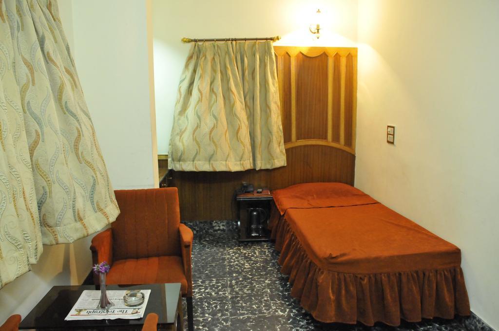 Hotel Heera Колката Екстер'єр фото