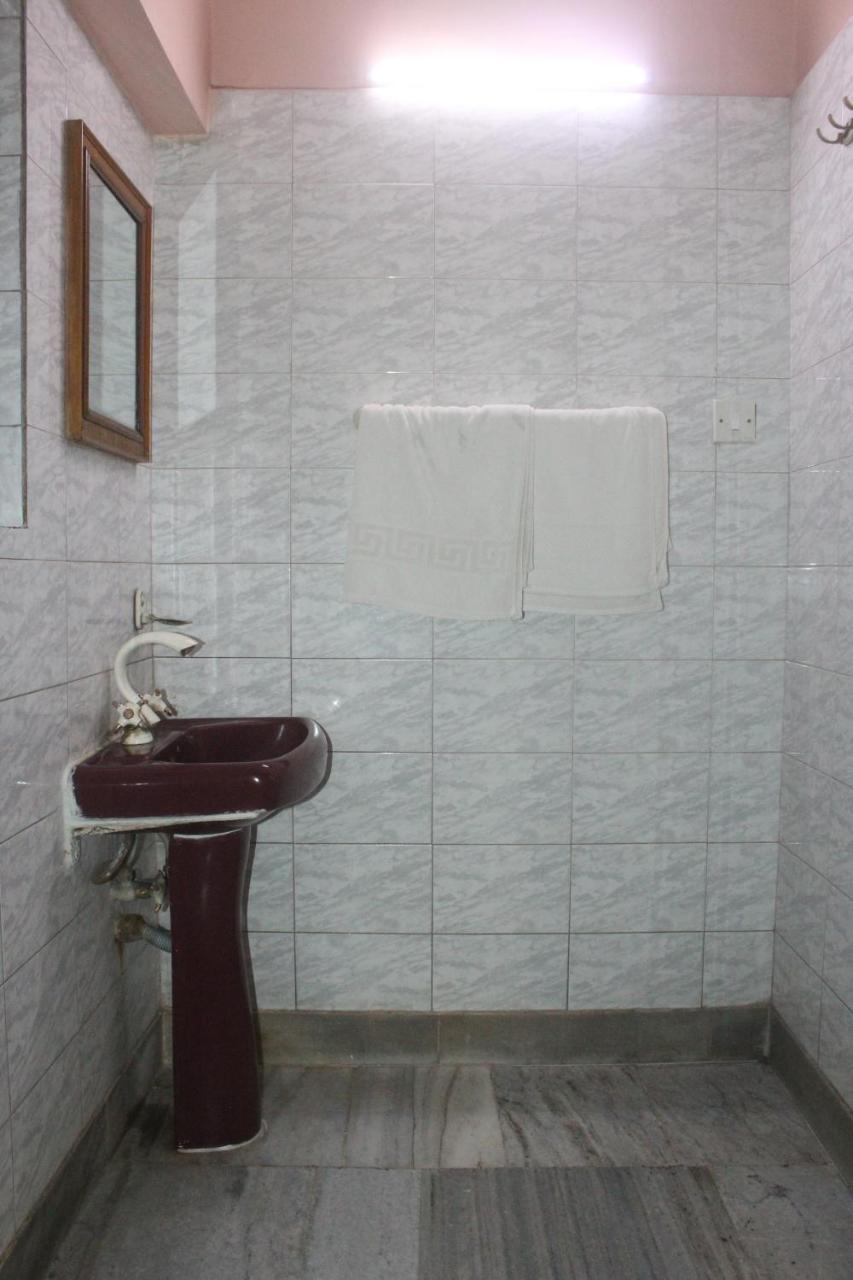 Hotel Heera Колката Екстер'єр фото